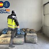 La Policía detiene a dos personas tras incautar casi una tonelada de hachís en Isla Mayor