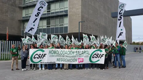 CSIF vuelve a concentrarse este miércoles para exigir la equiparación salarial CSIF vuelve a concentrarse este miércoles para exigir la equiparación salarial