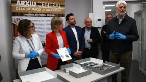 Acte de rebuda de la Col·lecció Forvm a l'Arxiu de la Diputació Acte de rebuda de la Col·lecció Forvm a l'Arxiu de la Diputació