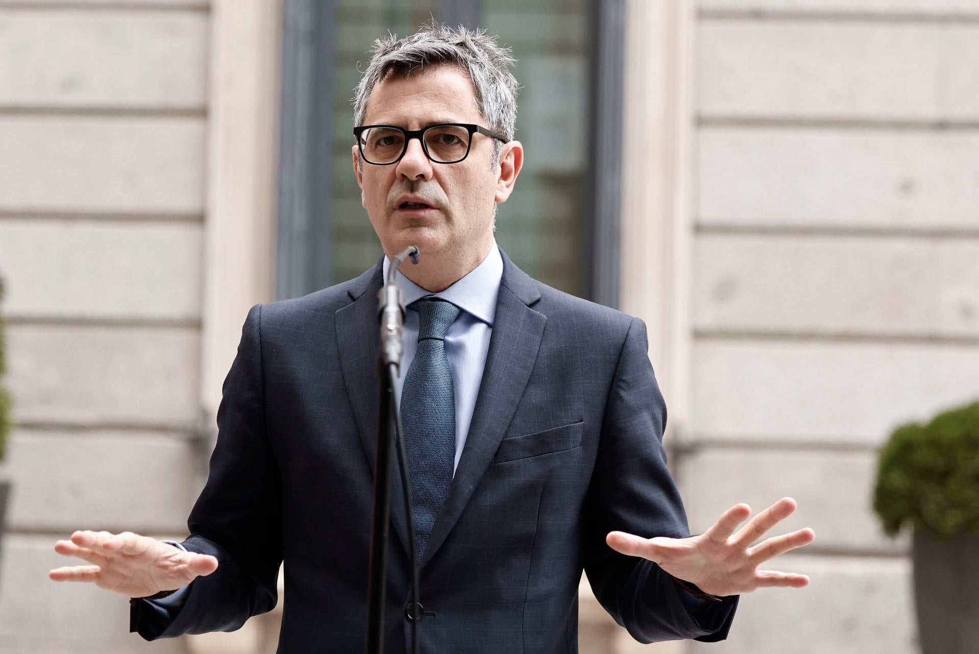 Bolaños demanda a Aldama por vulnerar su derecho al honor tras asegurar que le contactó para "comprar su silencio" Bolaños demanda a Aldama por vulnerar su derecho al honor tras asegurar que le contactó para "comprar su silencio"
