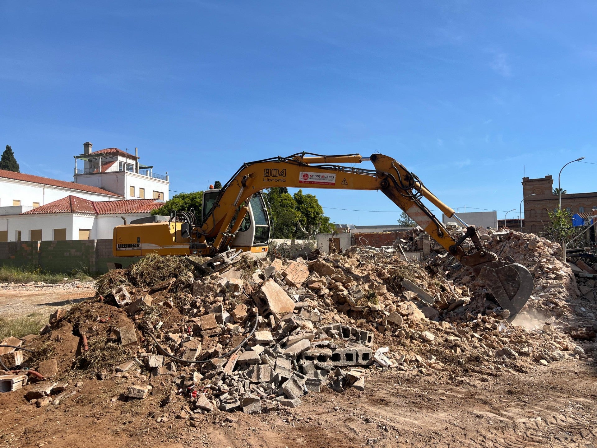 Vila-real habilitará un aparcamiento provisional en los antiguos solares de la Fundación Dolores García Vila-real habilitará un aparcamiento provisional en los antiguos solares de la Fundación Dolores García