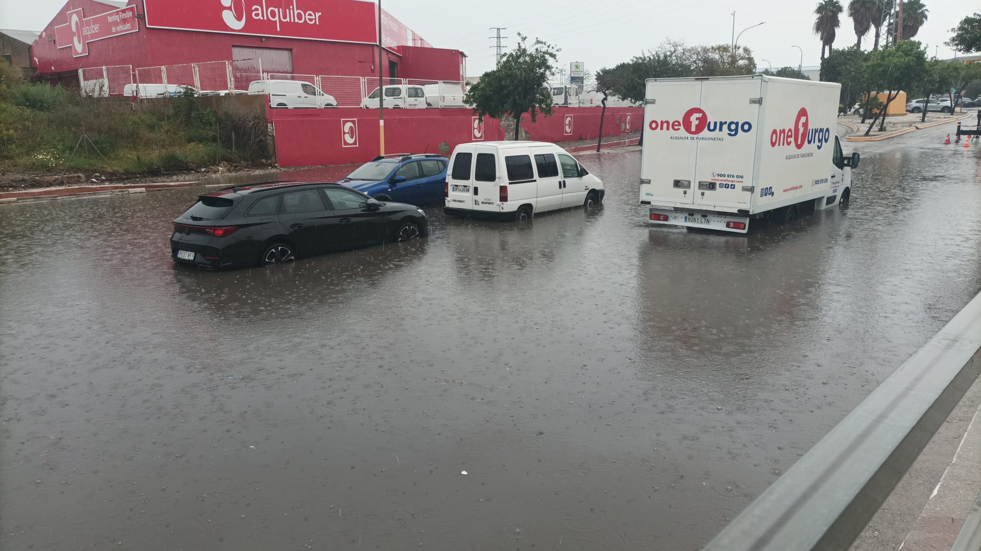 El Parque Empresarial Guadalhorce denuncia una nueva inundación en el acceso a la estación de Cercanías de la calle César Vallejo El Parque Empresarial Guadalhorce denuncia una nueva inundación en el acceso a la estación de Cercanías de la calle César Vallejo