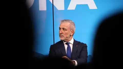 Collboni defensa la intervenció pública per 'reequilibrar' el mercat immobiliari Collboni defensa la intervenció pública per 'reequilibrar' el mercat immobiliari