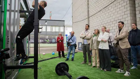 La Junta impulsa una red itinerante de gimnasios al aire libre en municipios de menos de 20.000 habitantes La Junta impulsa una red itinerante de gimnasios al aire libre en municipios de menos de 20.000 habitantes