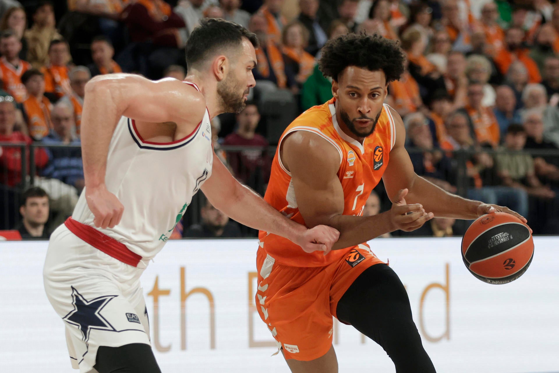 Valencia Basket hace historia: jugará los cuartos de final de la Euroliga y tiene en su mano ser top-4 Valencia Basket hace historia: jugará los cuartos de final de la Euroliga y tiene en su mano ser top-4