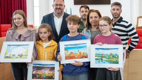 Alumnos premiados por Aqualia con el alcalde de la ciudad Alumnos premiados por Aqualia con el alcalde de la ciudad