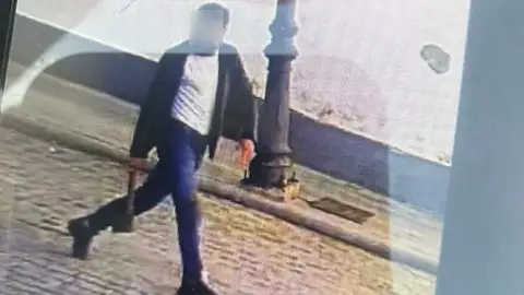 El detenido por el ataque con hacha en Montefrío pasa a disposición judicial mientras dos víctimas siguen graves El detenido por el ataque con hacha en Montefrío pasa a disposición judicial mientras dos víctimas siguen graves