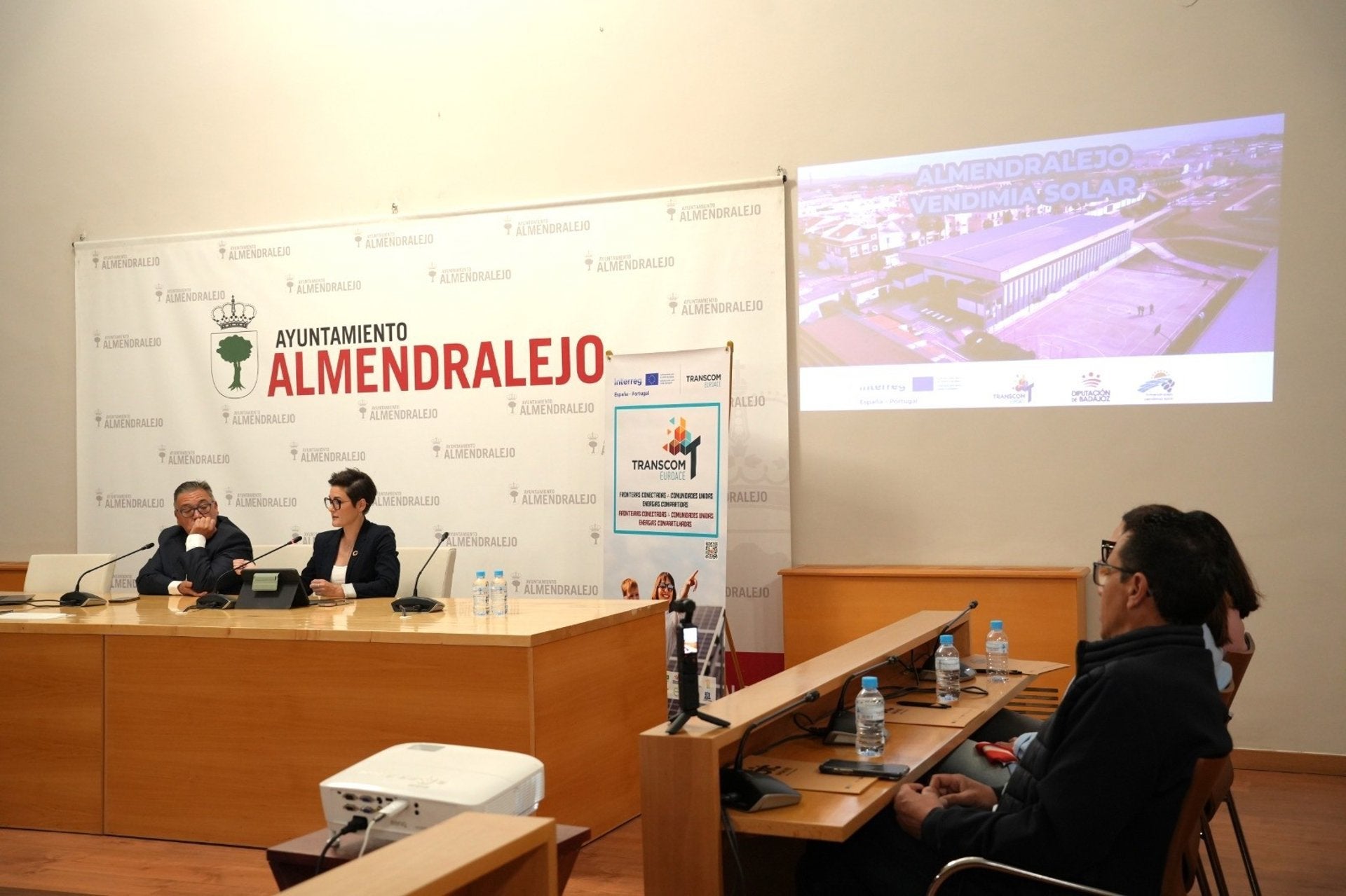 Una comunidad energética impulsada por la Diputación de Badajoz en Almendralejo abastecerá a 30 familias y diez empresas Una comunidad energética impulsada por la Diputación de Badajoz en Almendralejo abastecerá a 30 familias y diez empresas