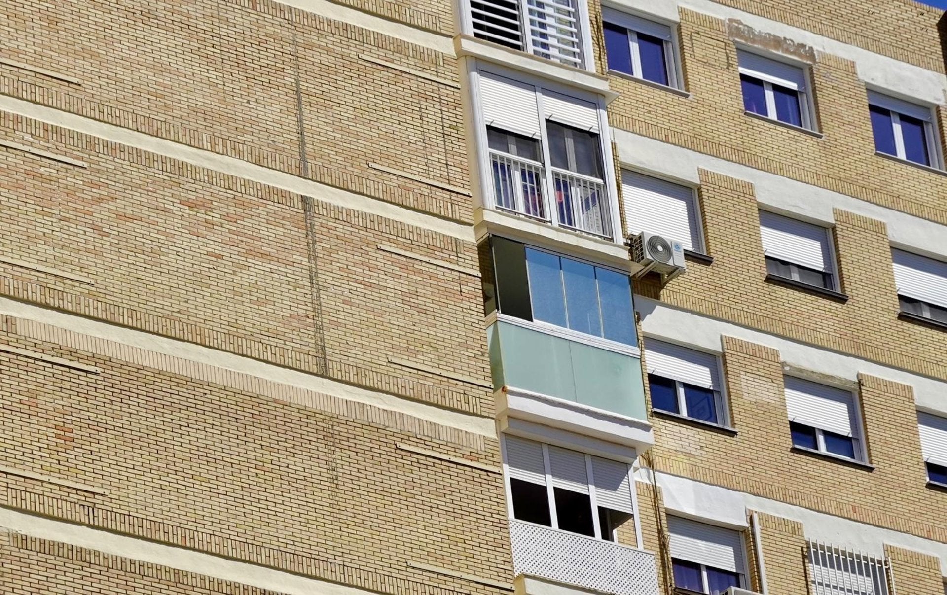 Vecinos del barrio de Santa María de Ordás se muestran "optimistas, pero cautos" tras la paralización del edificio de ocho plantas Vecinos del barrio de Santa María de Ordás se muestran "optimistas, pero cautos" tras la paralización del edificio de ocho plantas