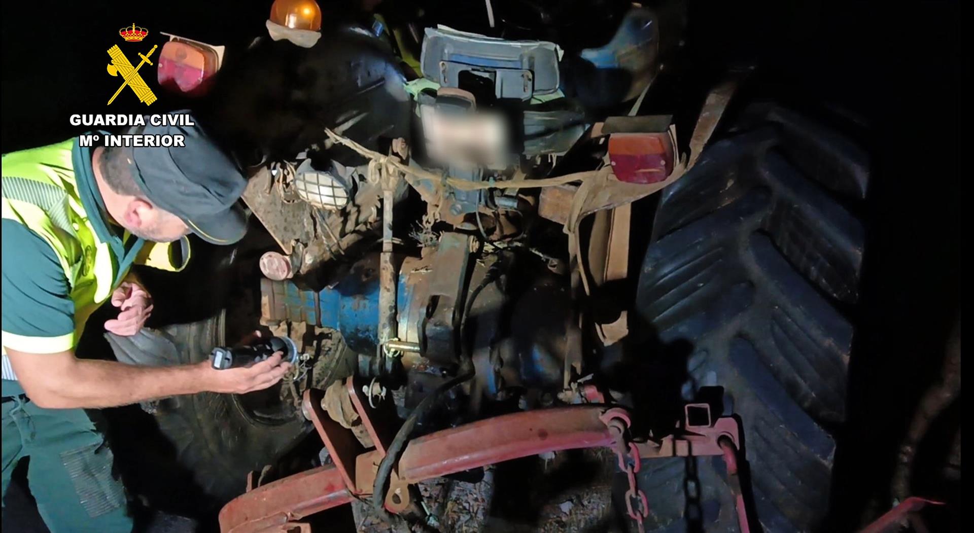 El conductor del tractor que mató a un motorista el pasado julio en Mallorca iba drogado y sin iluminación El conductor del tractor que mató a un motorista el pasado julio en Mallorca iba drogado y sin iluminación