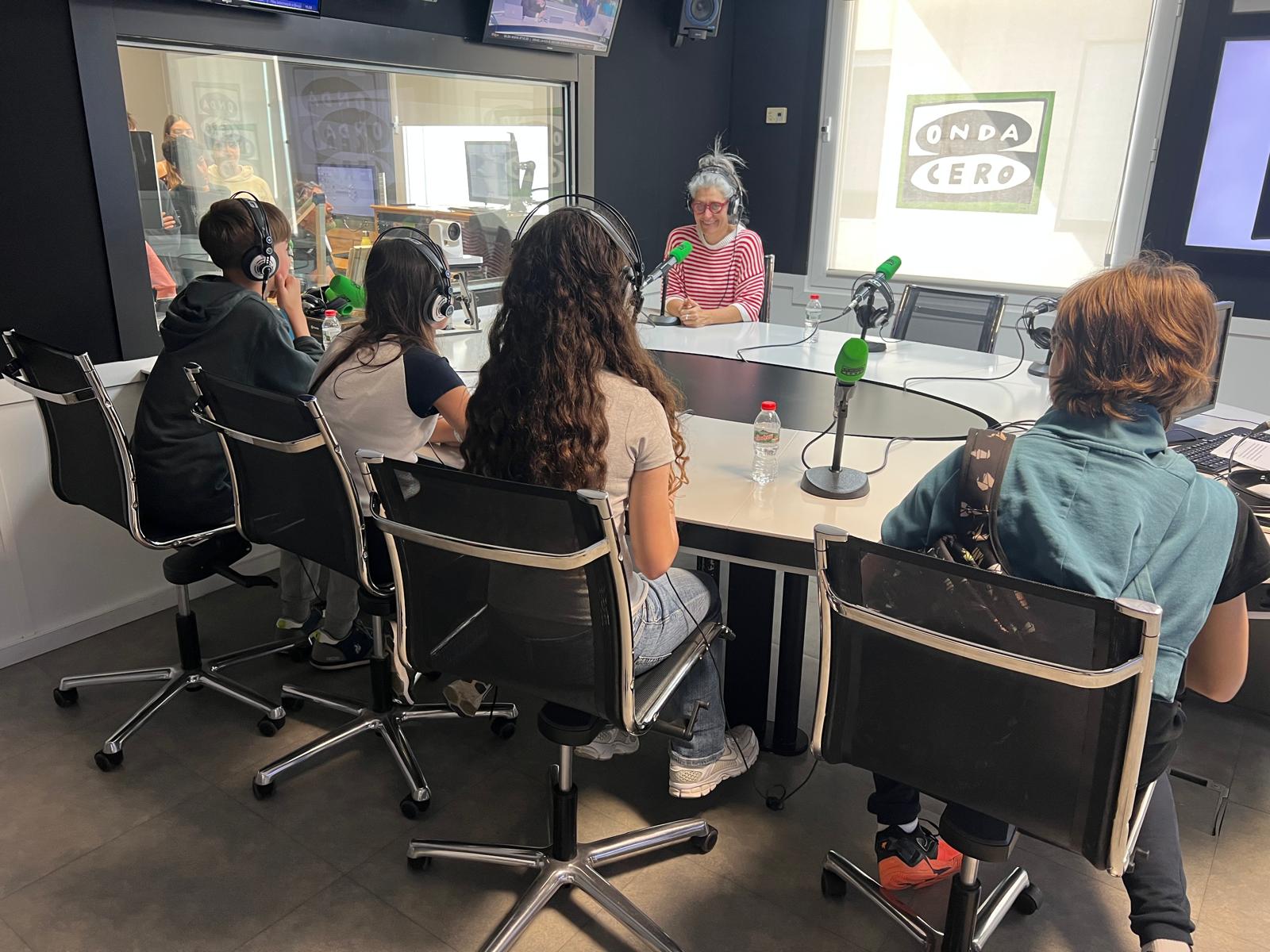 Educació mediàtica també a través de la literatura Educació mediàtica també a través de la literatura