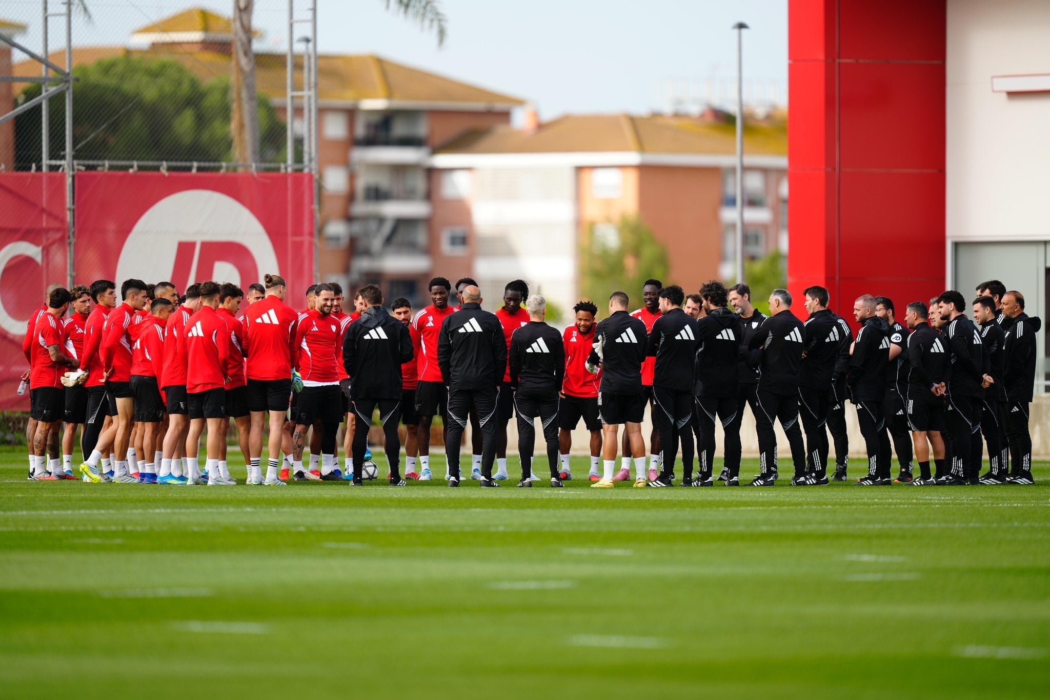 Azplicueta sigue KO Azplicueta sigue KO