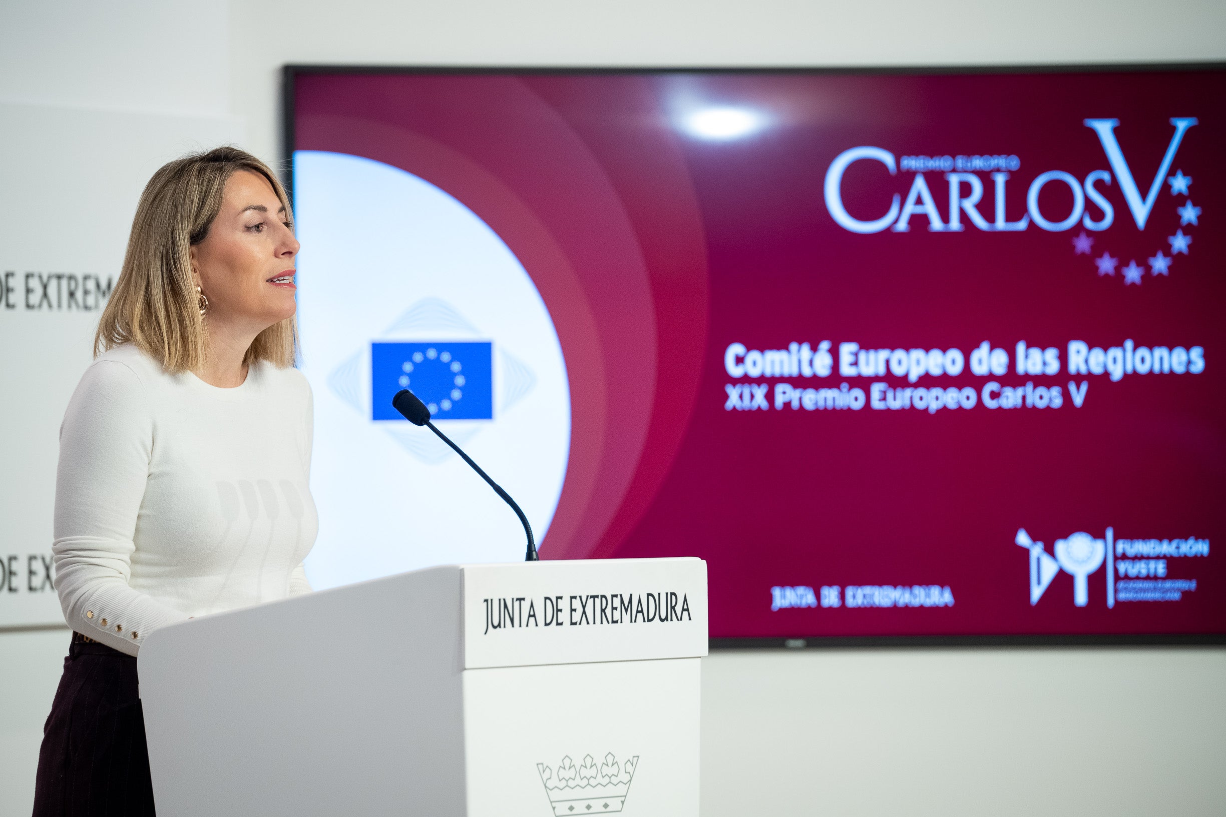 La Fundación Yuste concede el Premio Europeo Carlos V al Comité Europeo de las Regiones La Fundación Yuste concede el Premio Europeo Carlos V al Comité Europeo de las Regiones