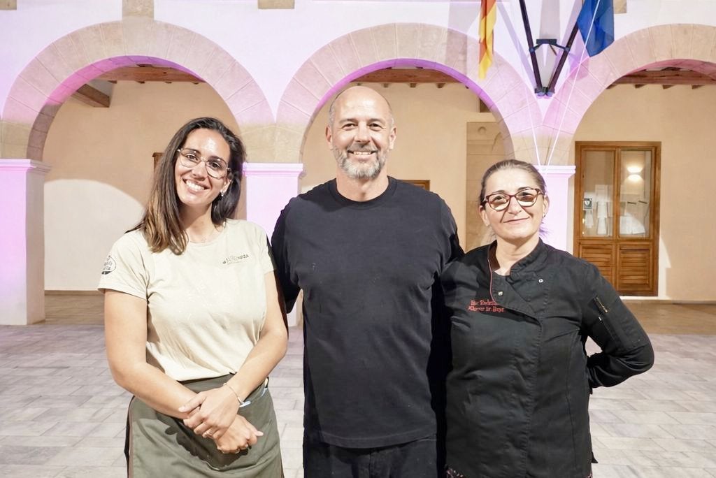 Cristina Serra: "La calle Sant Vicent es bonita y tiene mucho que ofrecer, pero necesita una vuelta de tuerca" Cristina Serra: "La calle Sant Vicent es bonita y tiene mucho que ofrecer, pero necesita una vuelta de tuerca"