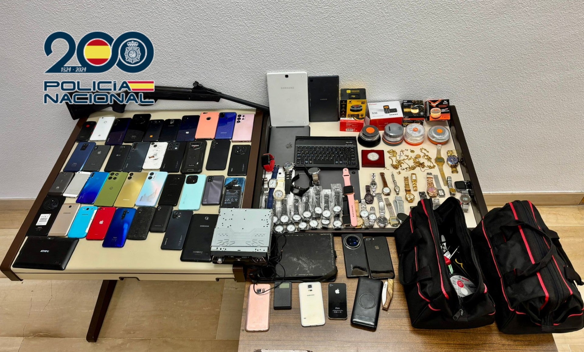 Desmantelado un punto de receptación y venta de objetos robados en Alicante Desmantelado un punto de receptación y venta de objetos robados en Alicante