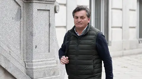 Álvaro Gallego, el chófer que supuestamente llevó a Carmen Pano a la sede del PSOE Álvaro Gallego, el chófer que supuestamente llevó a Carmen Pano a la sede del PSOE/ EFE/Sergio Pérez