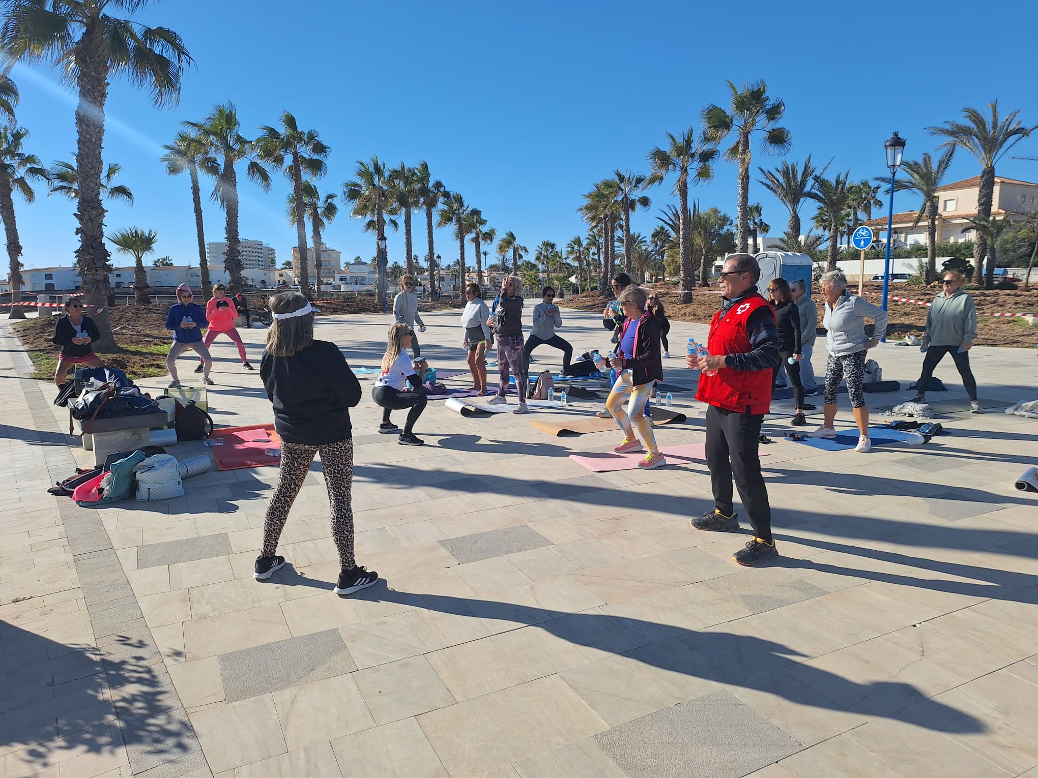 Cruz Roja te invita al maratón de yoga solidario que se celebra este sábado en Playa Flamenca de Orihuela costa Cruz Roja te invita al maratón de yoga solidario que se celebra este sábado en Playa Flamenca de Orihuela costa
