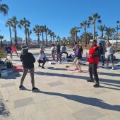 Cruz Roja te invita al maratón de yoga solidario este sábado en Playa Flamenca de Orihuela costa