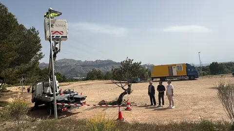 La Nucía instala 12 farolas solares en los parkings de la ermita de Sant Vicent La Nucía instala 12 farolas solares en los parkings de la ermita de Sant Vicent