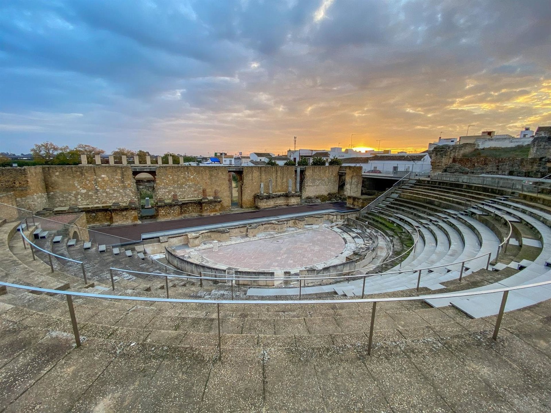 Itálica programa visitas guiadas gratuitas en primavera que incluyen el teatro romano y las termas menores Itálica programa visitas guiadas gratuitas en primavera que incluyen el teatro romano y las termas menores