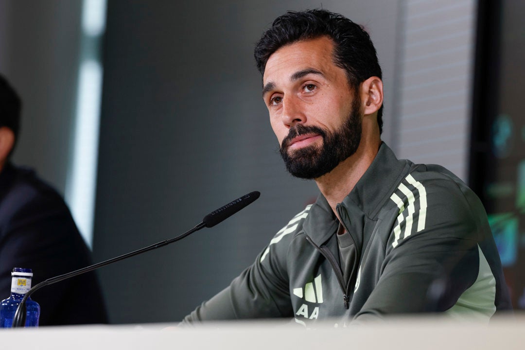Arbeloa y los árbitros: "Sabéis mi opinión sobre lo que ha ocurrido y sigue ocurriendo" Arbeloa y los árbitros: "Sabéis mi opinión sobre lo que ha ocurrido y sigue ocurriendo"