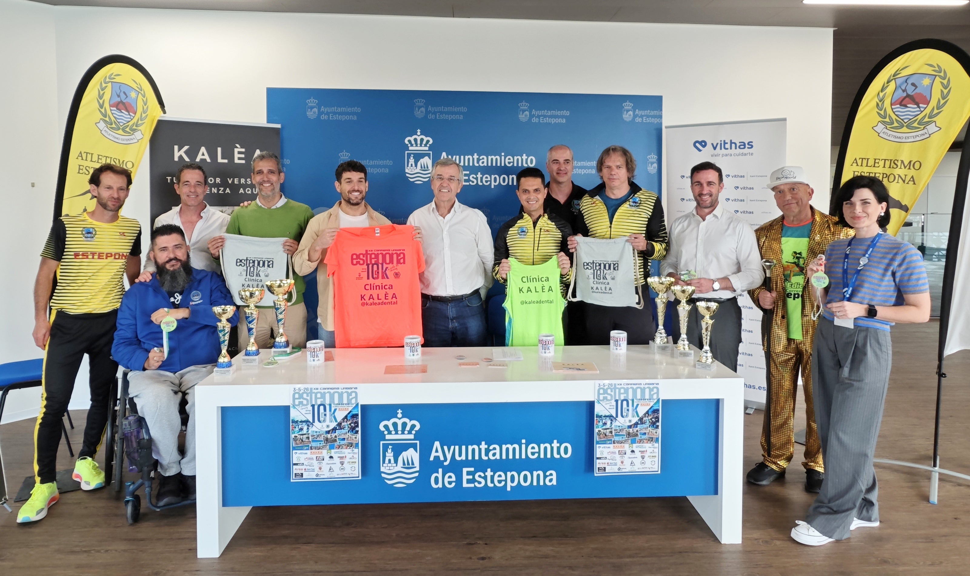 El Ayuntamiento de Estepona presenta la camiseta oficial del la XIII Carrera Urbana 10 KM, una de las más populares de Andalucía El Ayuntamiento de Estepona presenta la camiseta oficial del la XIII Carrera Urbana 10 KM, una de las más populares de Andalucía