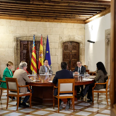 El president de la Generalitat, Juanfran Pérez Llorca, preside la reunión de la Mesa de Diálogo Social.