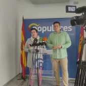 Sergio Alhambra, miembro de la ejecutiva del PP, y María Jesús Ruiz, concejala popular. Sergio Alhambra, miembro de la ejecutiva del PP, y María Jesús Ruiz, concejala popular.