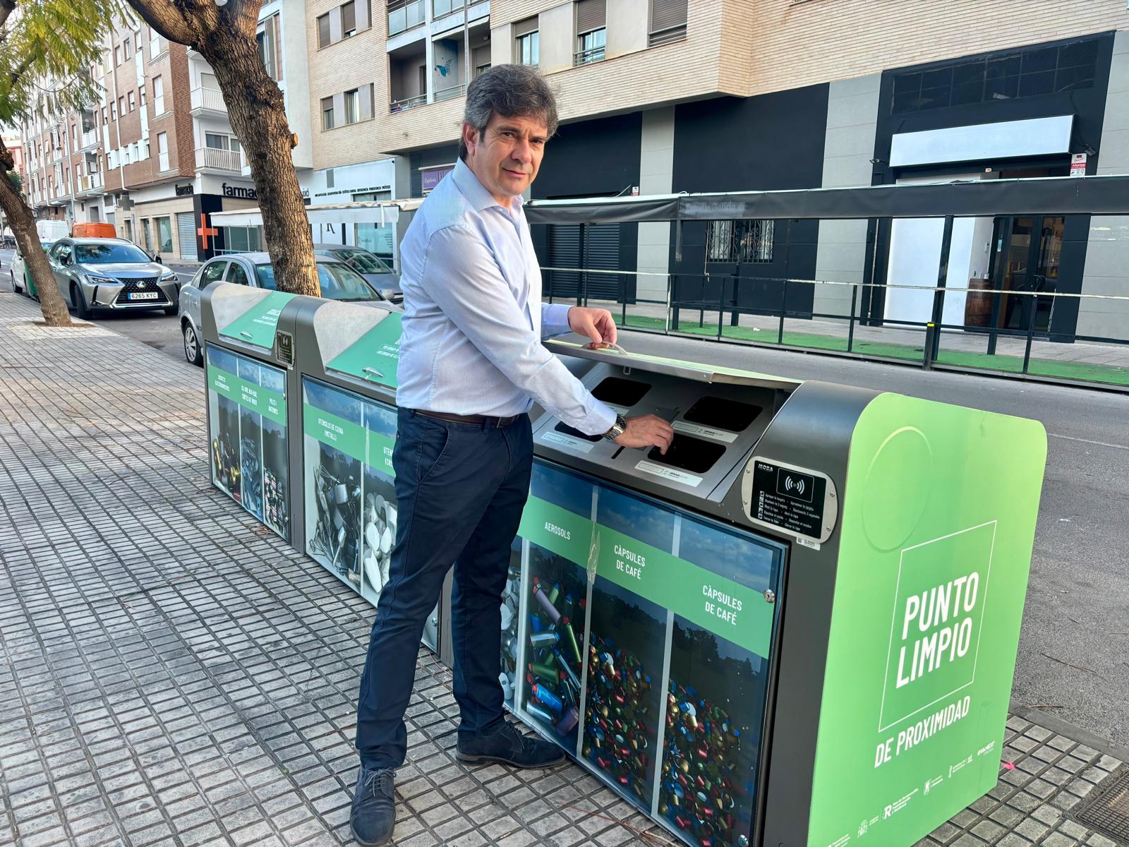 El Ayuntamiento de Almassora amplía la red de reciclaje con siete nuevos puntos limpios de proximidad El Ayuntamiento de Almassora amplía la red de reciclaje con siete nuevos puntos limpios de proximidad