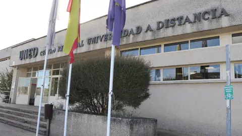 Centro Asociado de la UNED Pontevedra La UNED Pontevedra organiza diversos cursos de extensión universitaria