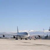Imagen de archivo del aeropuerto de Granada durante el aterrizaje de un Airbus 340 Imagen de archivo del aeropuerto de Granada durante el aterrizaje de un Airbus 340