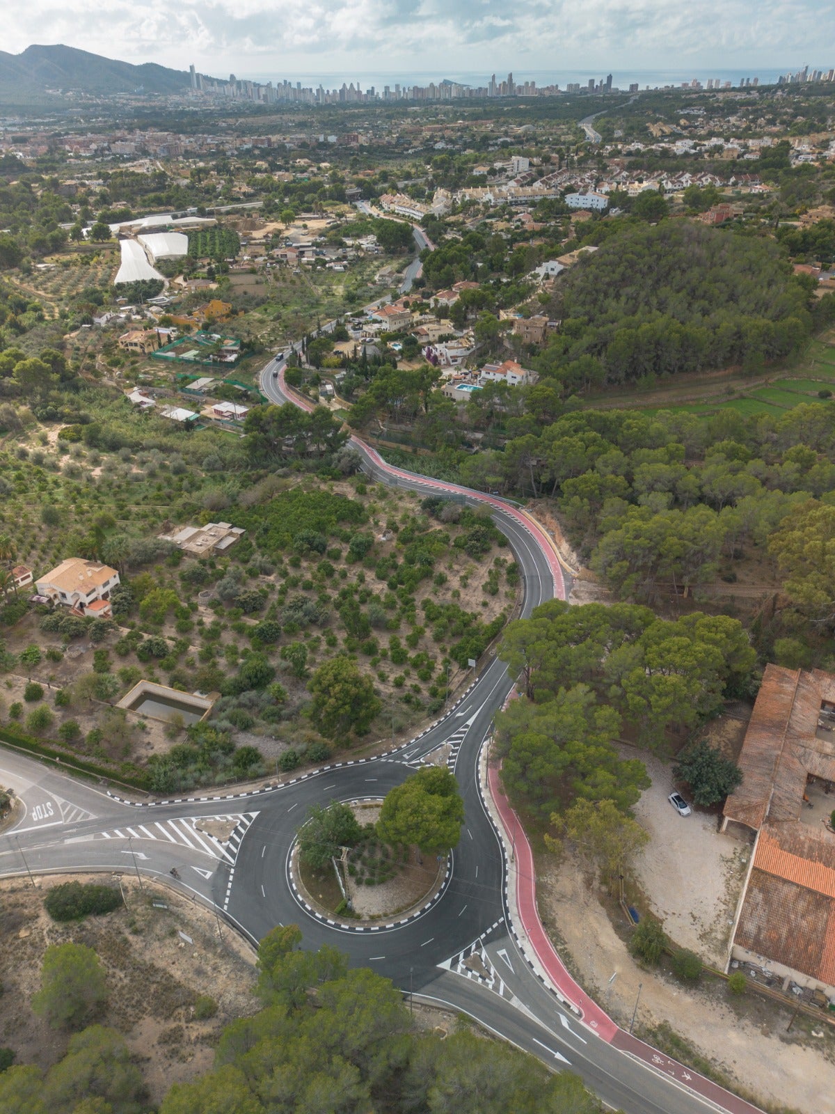 L’Alfàs reforzará la seguridad en la avenida Carbonera con nuevo alumbrado público L’Alfàs reforzará la seguridad en la avenida Carbonera con nuevo alumbrado público