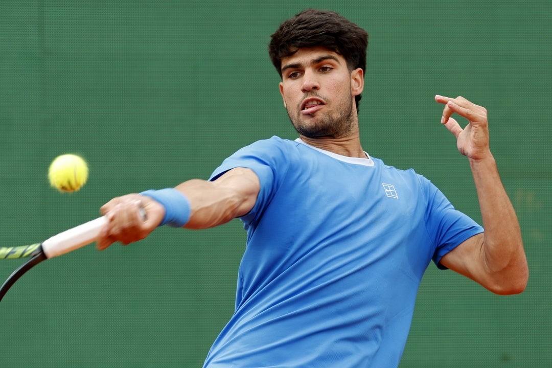 Carlos Alcaraz, durante el partido contra Sinner en Montecarlo Carlos Alcaraz, durante el partido contra Sinner en Montecarlo