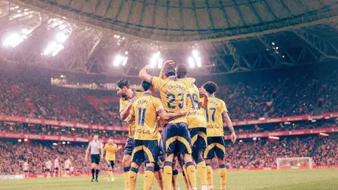 Los jugadores del Villarreal celebran uno de sus goles en San Mamés Los jugadores del Villarreal celebran uno de sus goles en San Mamés