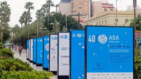 Una exposición en la Rambla de Almería acerca a la ciudadanía el valor y los retos del agua Una exposición en la Rambla de Almería acerca a la ciudadanía el valor y los retos del agua
