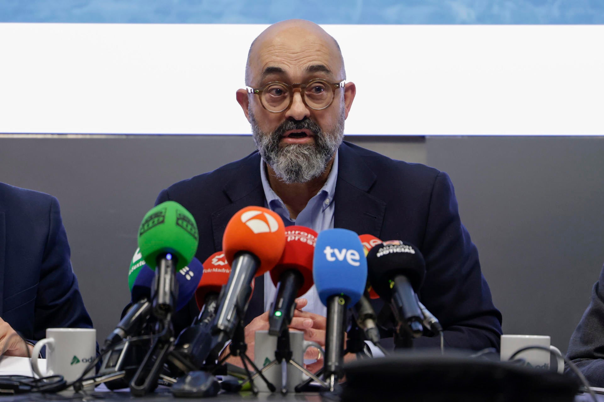 Adif señala errores "de tecnicismo" en el informe de la Guardia Civil sobre Adamuz: "No está bien interpretado" Adif señala errores "de tecnicismo" en el informe de la Guardia Civil sobre Adamuz: "No está bien interpretado"