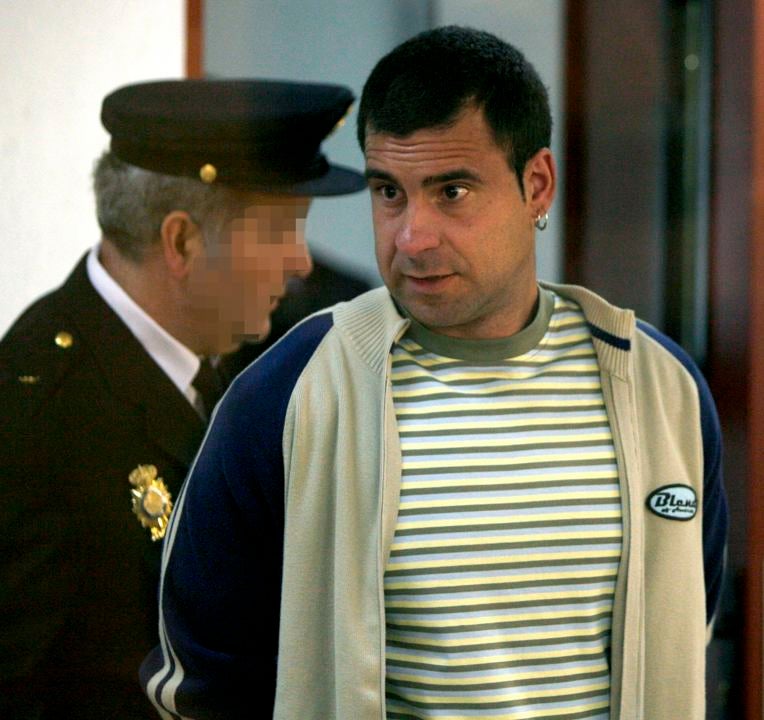 El etarra Jon Bienzobas, a su llegada a un juicio en 2007. El etarra Jon Bienzobas, a su llegada a un juicio en 2007.