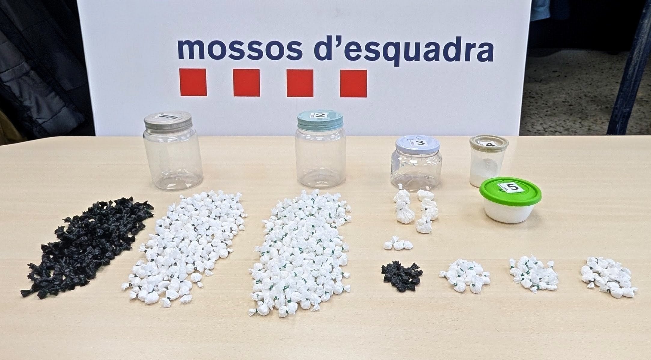 Un detingut a Reus per vendre droga a domicili Un detingut a Reus per vendre droga a domicili