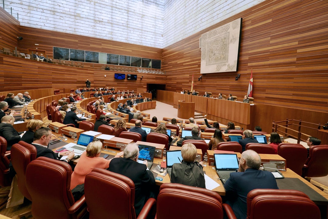 El PP recupera la Presidencia de las Cortes de Castilla y León gracias a un pacto con Vox El PP recupera la Presidencia de las Cortes de Castilla y León gracias a un pacto con Vox