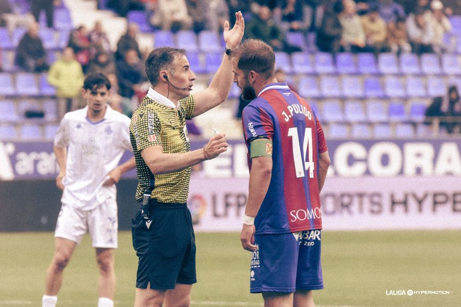 Pulido acababa expulsado ante el Deportivo Pulido acababa expulsado ante el Deportivo