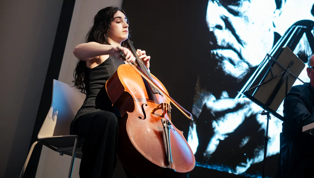 El violoncel Goffriller de Pau Casals torna a sonar en la commemoració del seu naixement fa 150 anys El violoncel Goffriller de Pau Casals torna a sonar en la commemoració del seu naixement fa 150 anys