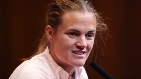 Irene Paredes: "¿Revancha con Inglaterra? No tiene sentido, tenemos ganas de ganar" Irene Paredes: "¿Revancha con Inglaterra? No tiene sentido, tenemos ganas de ganar"