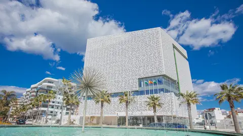 El Ayuntamiento de Estepona y el Cuerpo Consular de Málaga organizan un encuentro que sitúa a la ciudad como referente en cooperación internacional El Ayuntamiento de Estepona y el Cuerpo Consular de Málaga organizan un encuentro que sitúa a la ciudad como referente en cooperación internacional