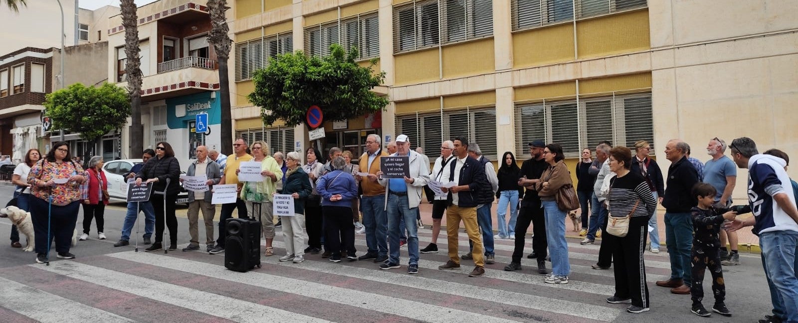 Los vecinos de San Miguel se concentran por segunda vez para pedir el arreglo de caminos y de la red de agua potable Los vecinos de San Miguel se concentran por segunda vez para pedir el arreglo de caminos y de la red de agua potable