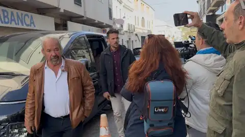 La familia de Francisca Cadenas, formada por sus tres hijos y su marido, a su llegada a los juzgados de Villafranca de los Barros (Badajoz). La familia de Francisca Cadenas, formada por sus tres hijos y su marido, a su llegada a los juzgados de Villafranca de los Barros (Badajoz).