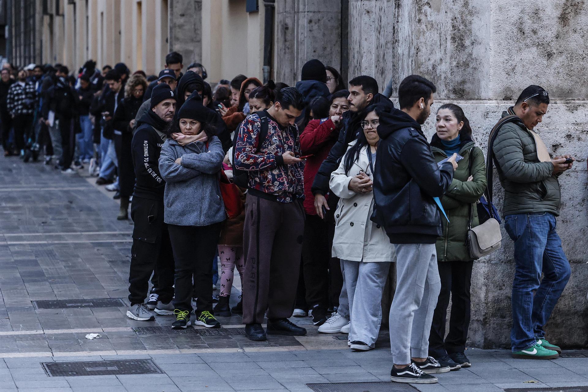El Govern llevará al Tribunal Supremo el decreto de regularización de migrantes El Govern llevará al Tribunal Supremo el decreto de regularización de migrantes