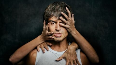 Manu Guix a la portada del seu nou treball discogr&agrave;fic titulat 'Gal&agrave;xies'