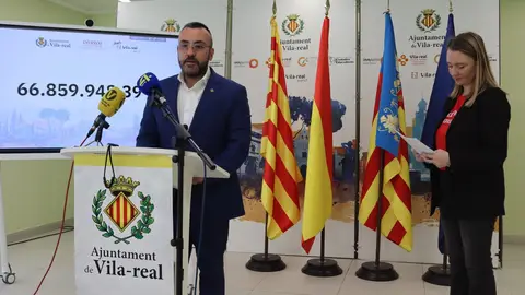 El alcalde de Vila-real, José Benlloch, y la Vicealcaldesa, María Fajardo, han presentado el presupuesto municipal. El alcalde de Vila-real, José Benlloch, y la Vicealcaldesa, María Fajardo, han presentado el presupuesto municipal.