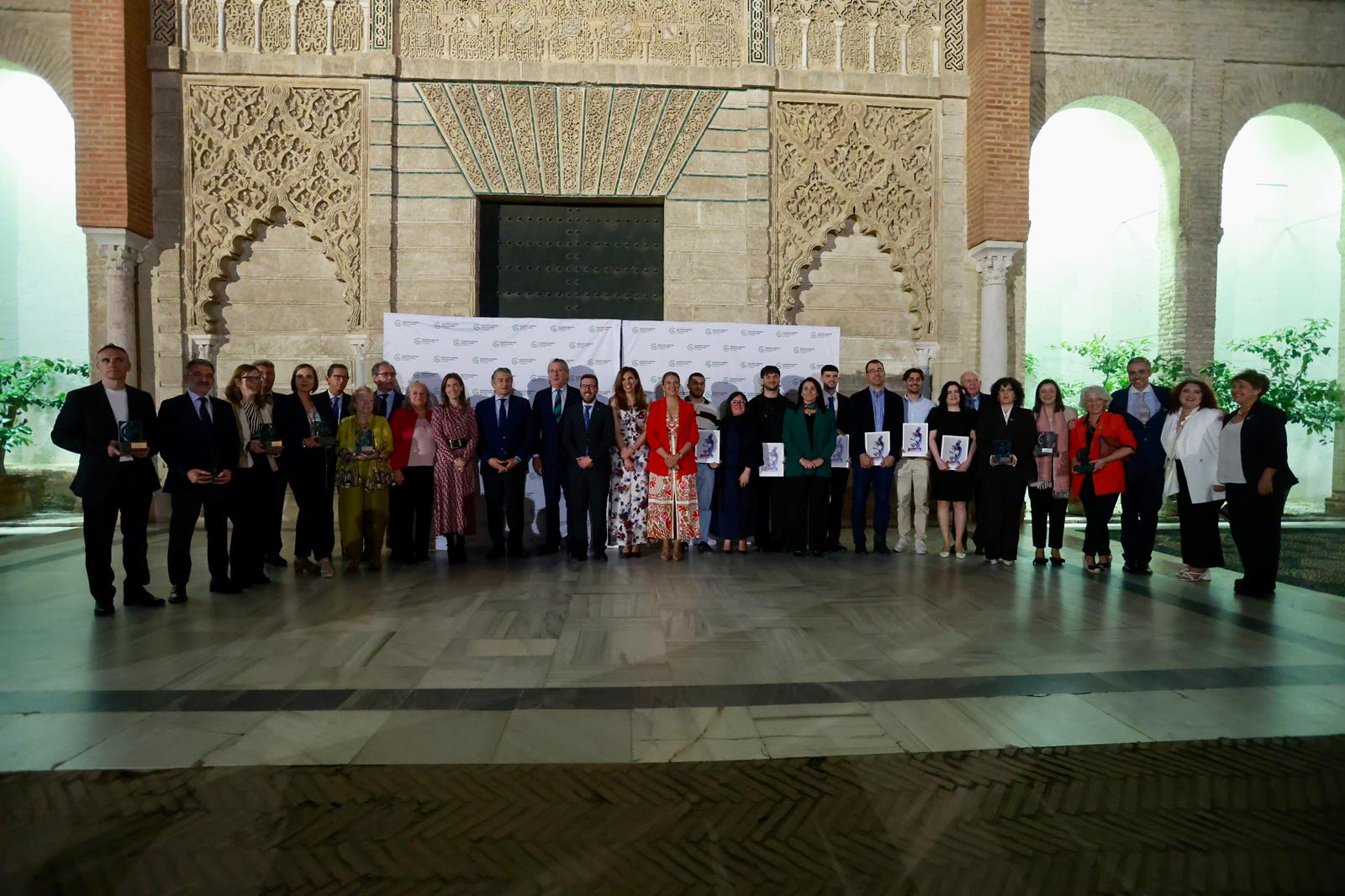 La Asociación Española Contra el Cáncer en Sevilla reconoce la investigación y celebra la humanización y el compromiso social en su gala anual La Asociación Española Contra el Cáncer en Sevilla reconoce la investigación y celebra la humanización y el compromiso social en su gala anual