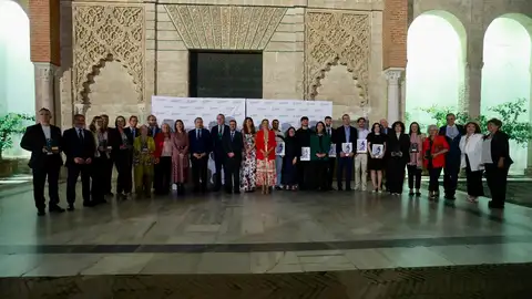 La Asociación Española Contra el Cáncer en Sevilla reconoce la investigación y celebra la humanización y el compromiso social en su gala anual La Asociación Española Contra el Cáncer en Sevilla reconoce la investigación y celebra la humanización y el compromiso social en su gala anual